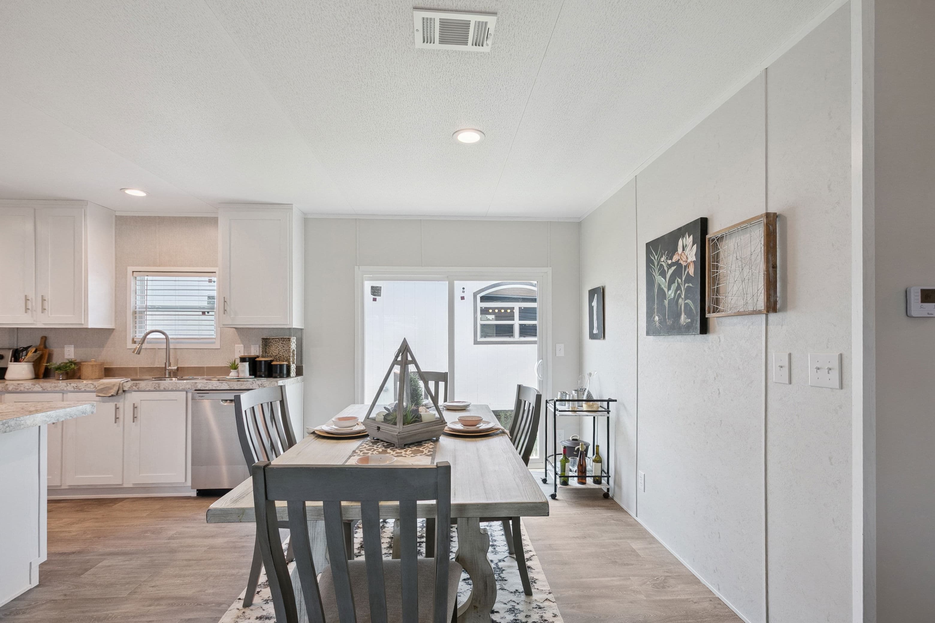 Valuhomes limited 28724p  interior home features