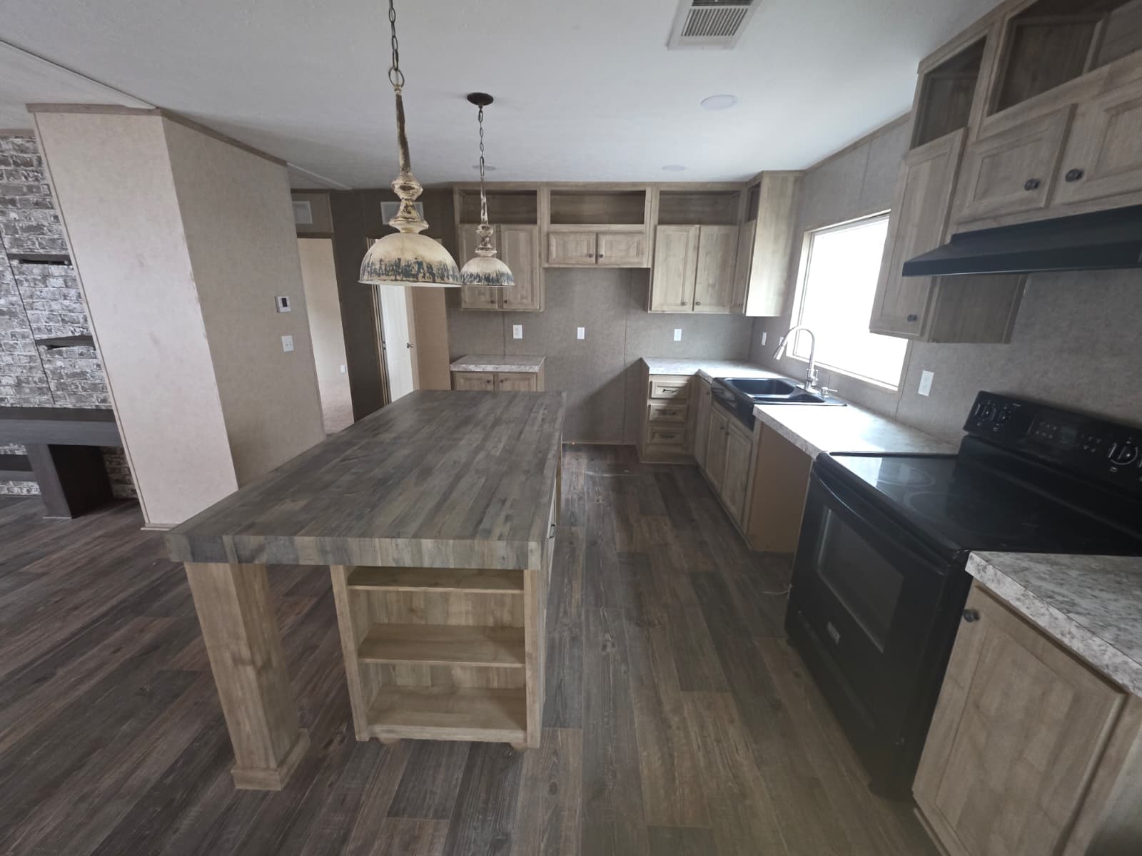 2018 clayton (pre-owned) kitchen home features