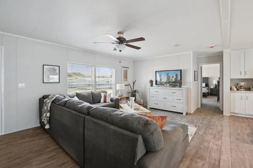Valuhomes 28724p living room home features