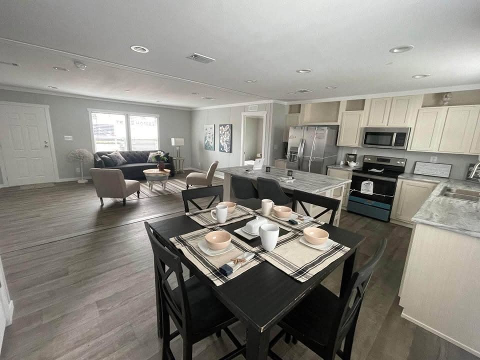 Cousteau 7652  home features