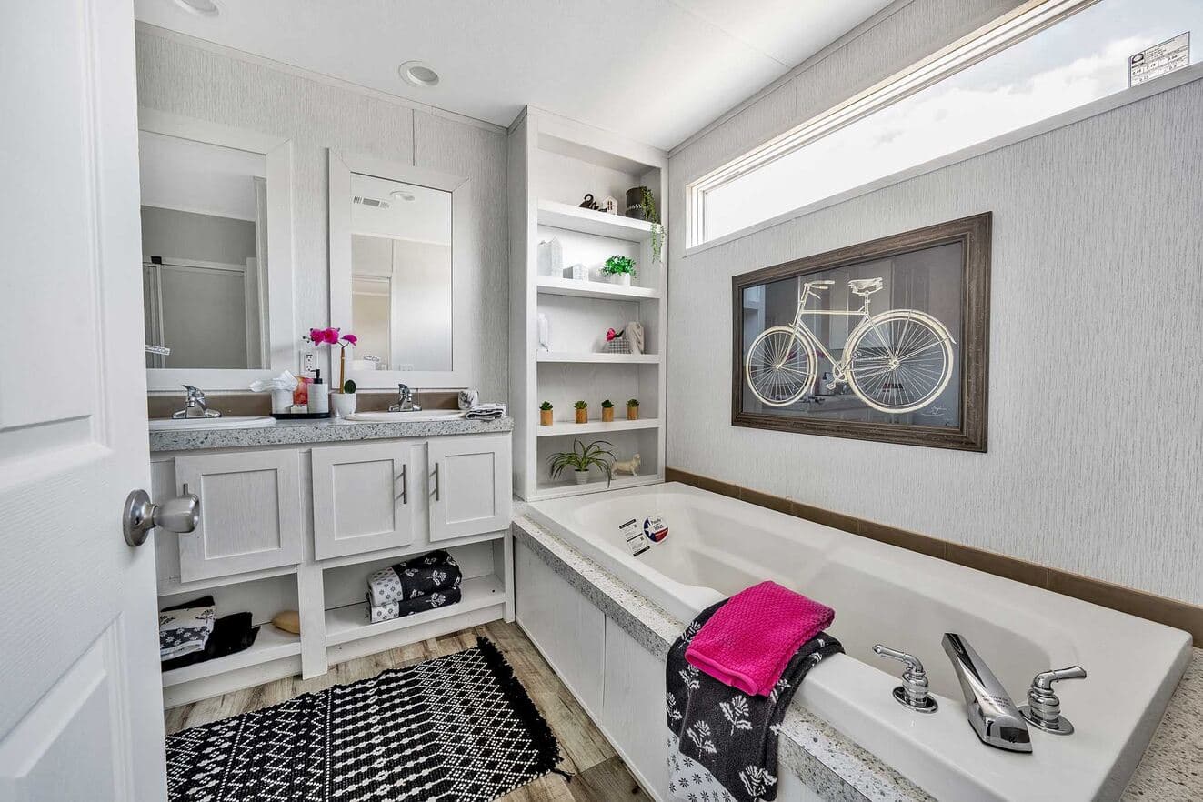 Pinnacle 16763l bathroom home features