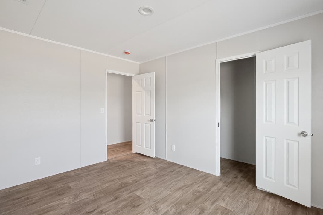 Valuhomes limited 28724p  interior home features