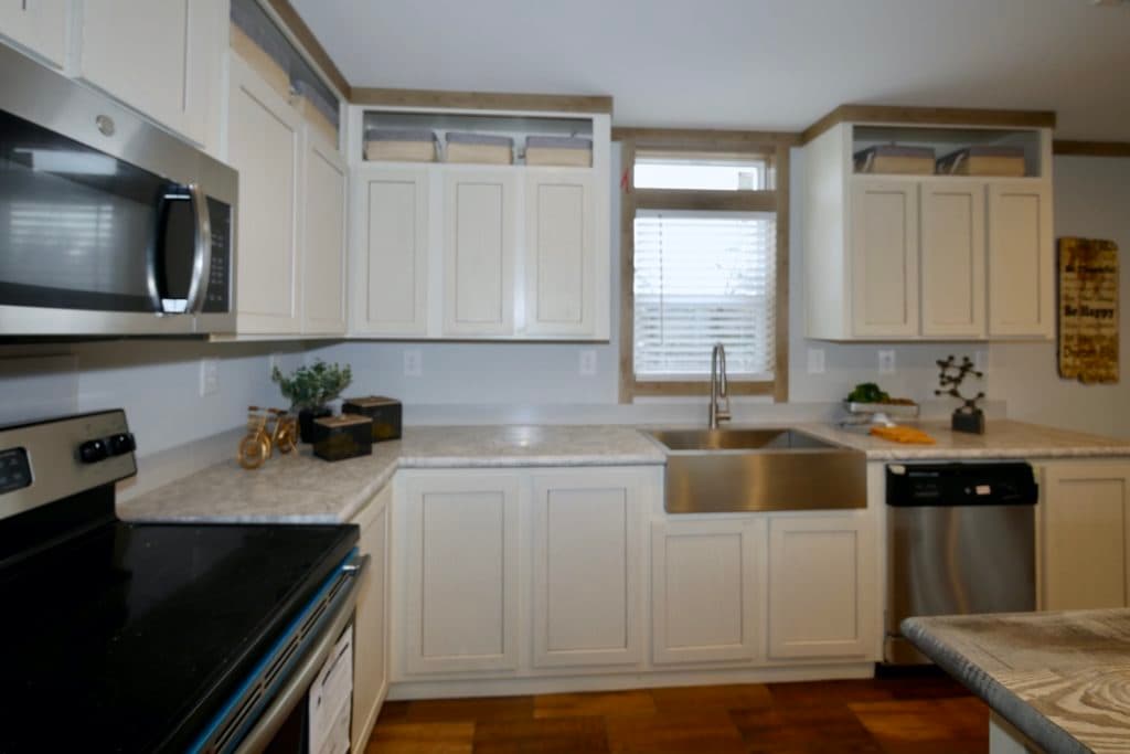 Isabel 9676 kitchen home features