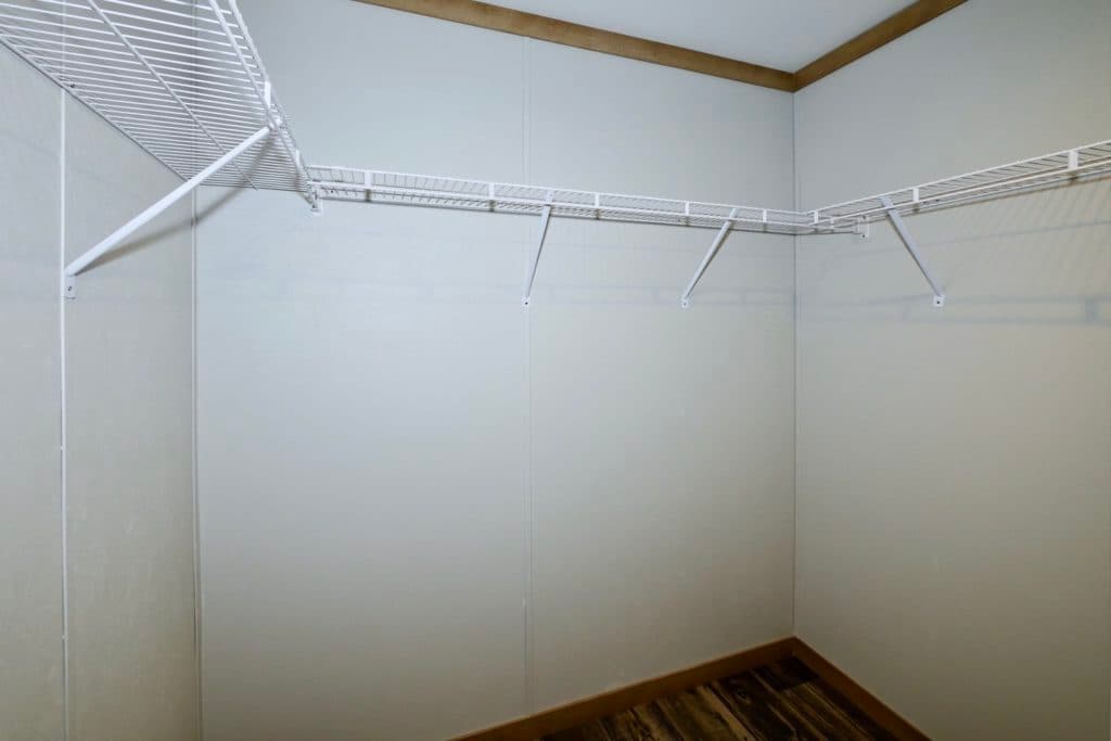 Macey 9768 interior home features