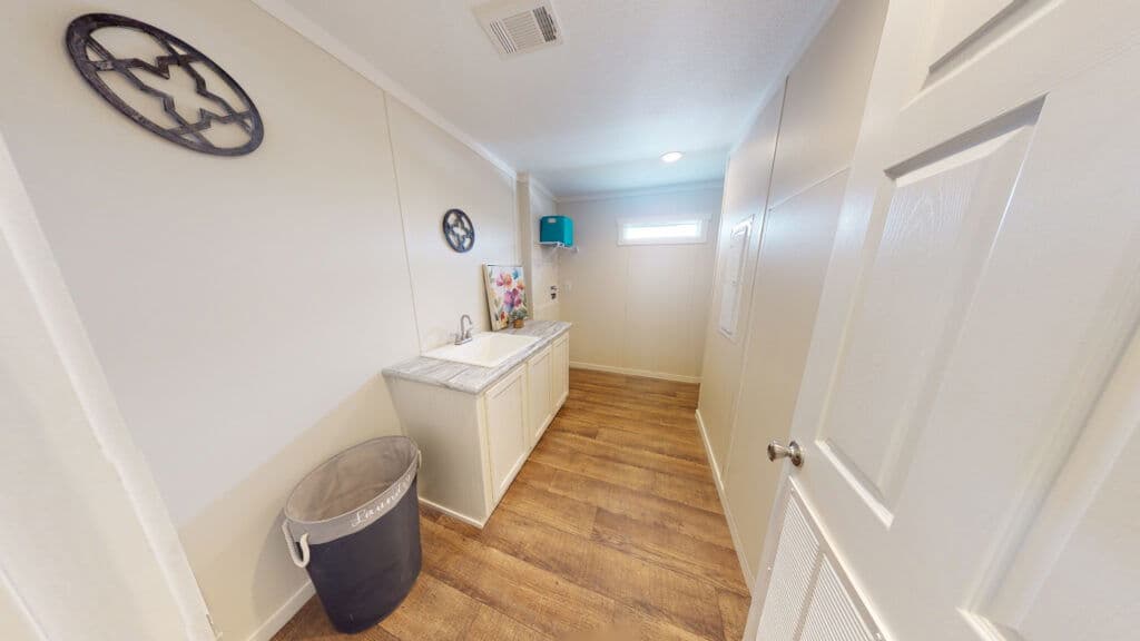 Turk t68c-p8 interior home features