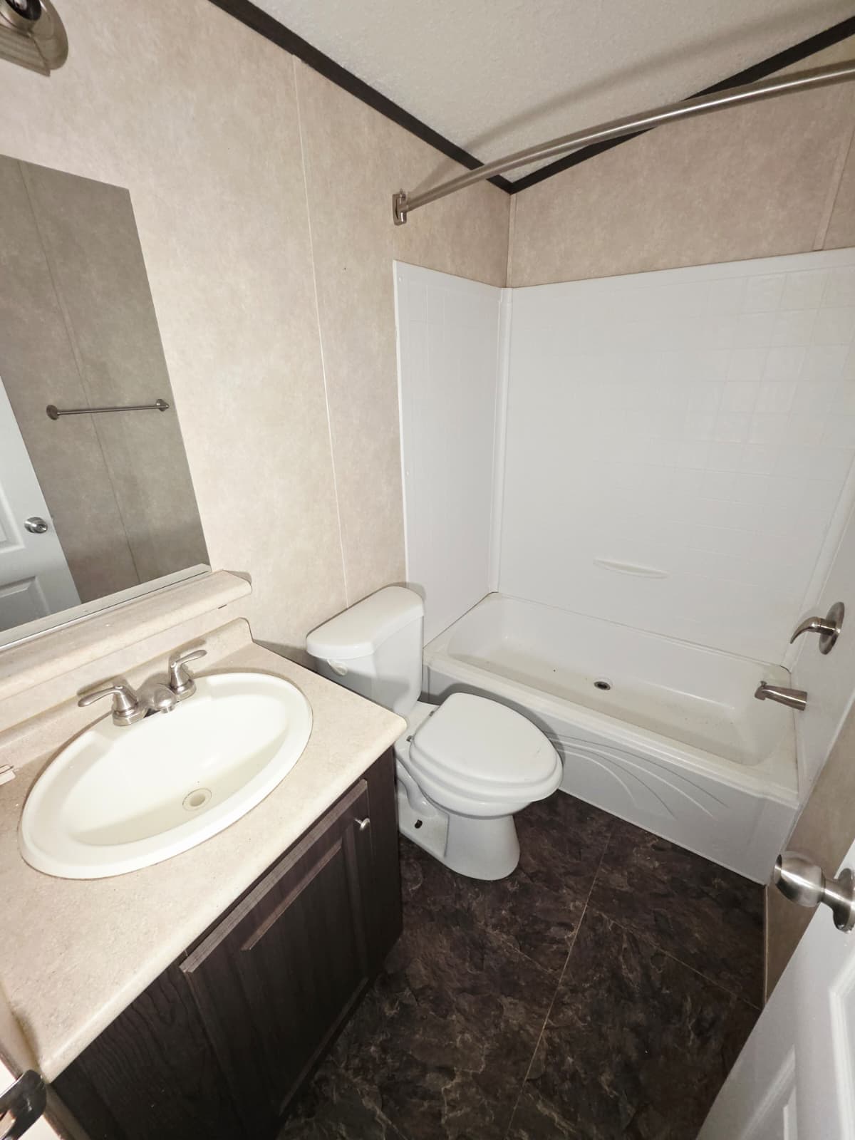 2019 legacy 1664-32c (pre-owned)  home features