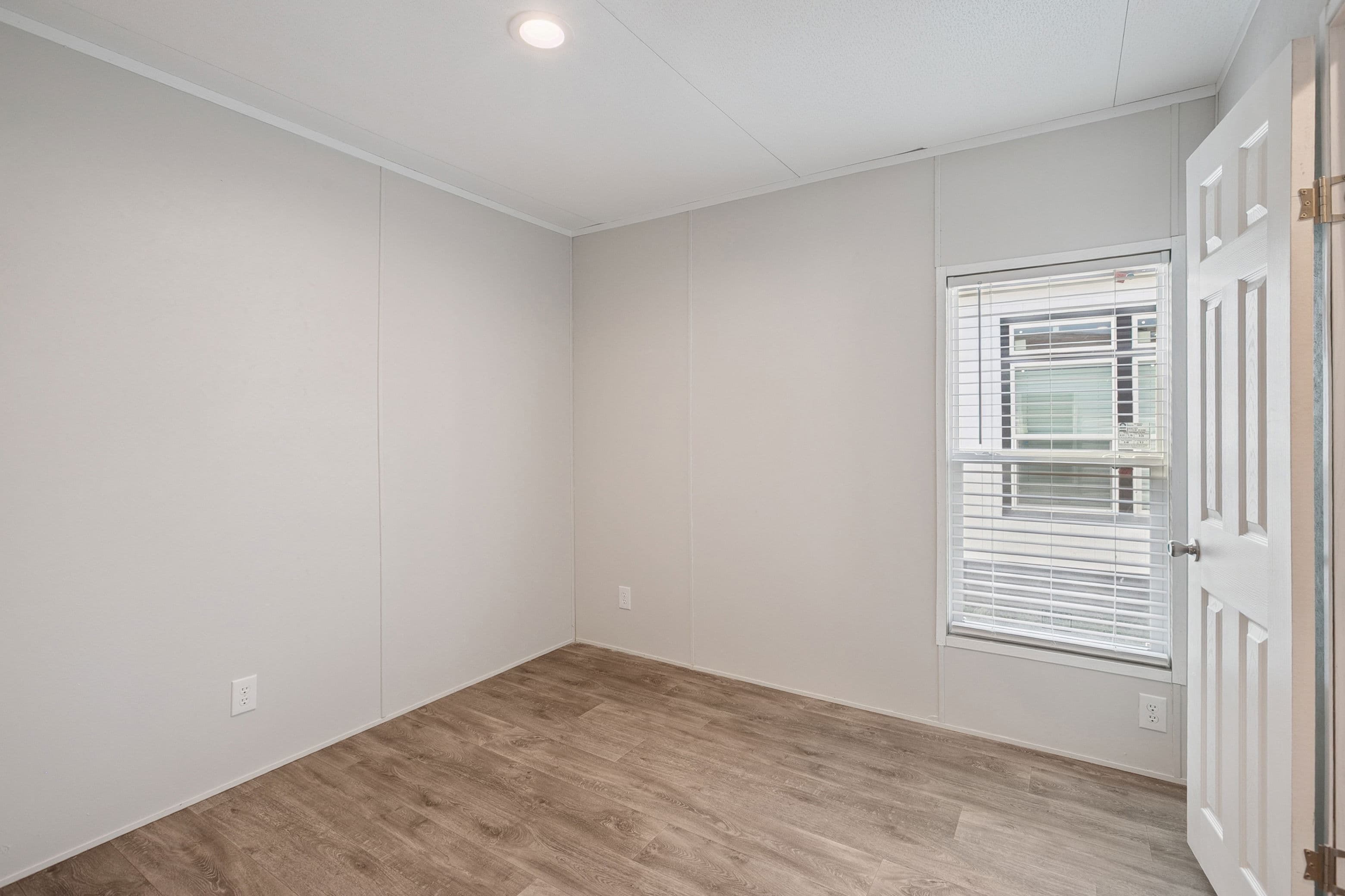 Valuhomes limited 28724p  interior home features