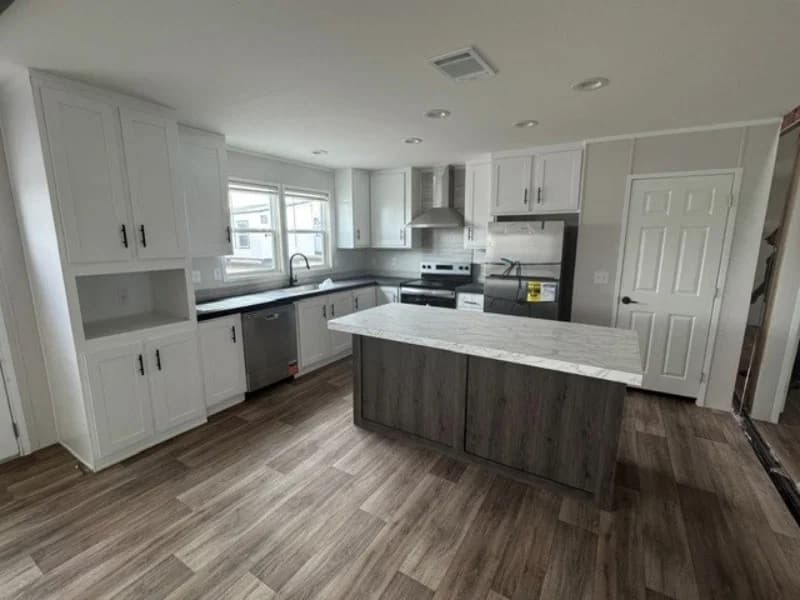 Vantage 32563n kitchen home features