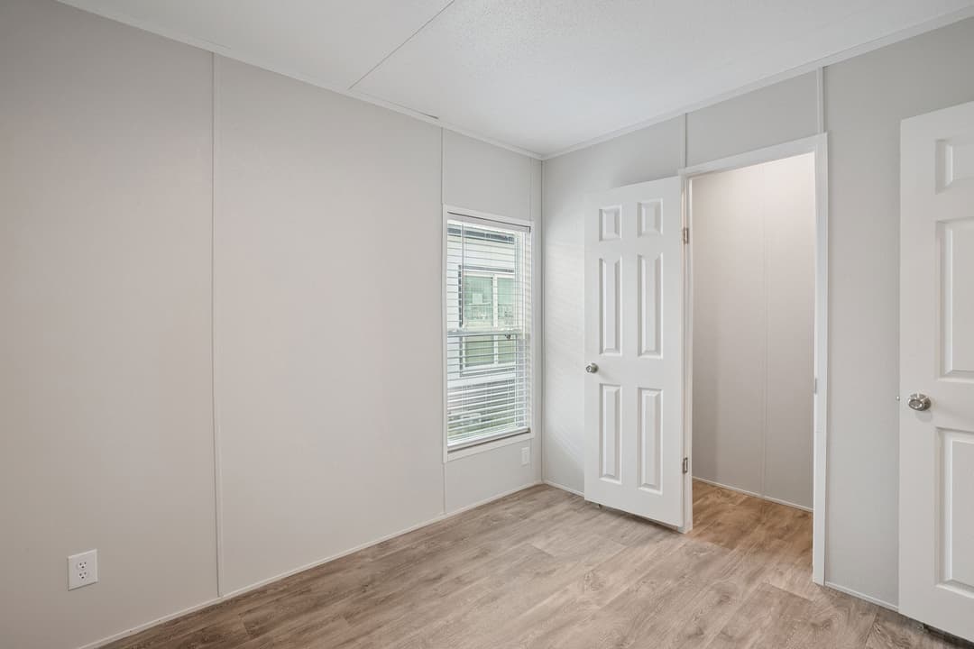 Valuhomes limited 28724p  interior home features