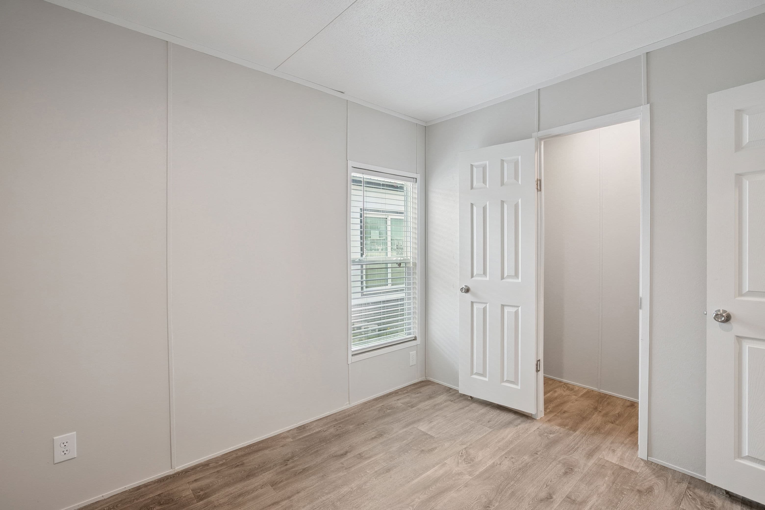 Valuhomes limited 28724p  interior home features