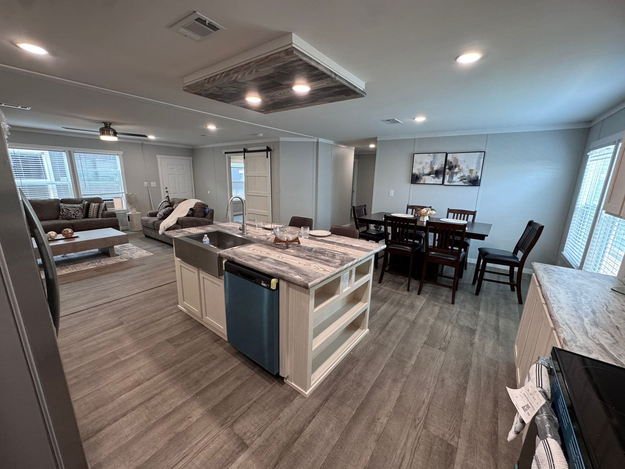 Vela 9456  home features