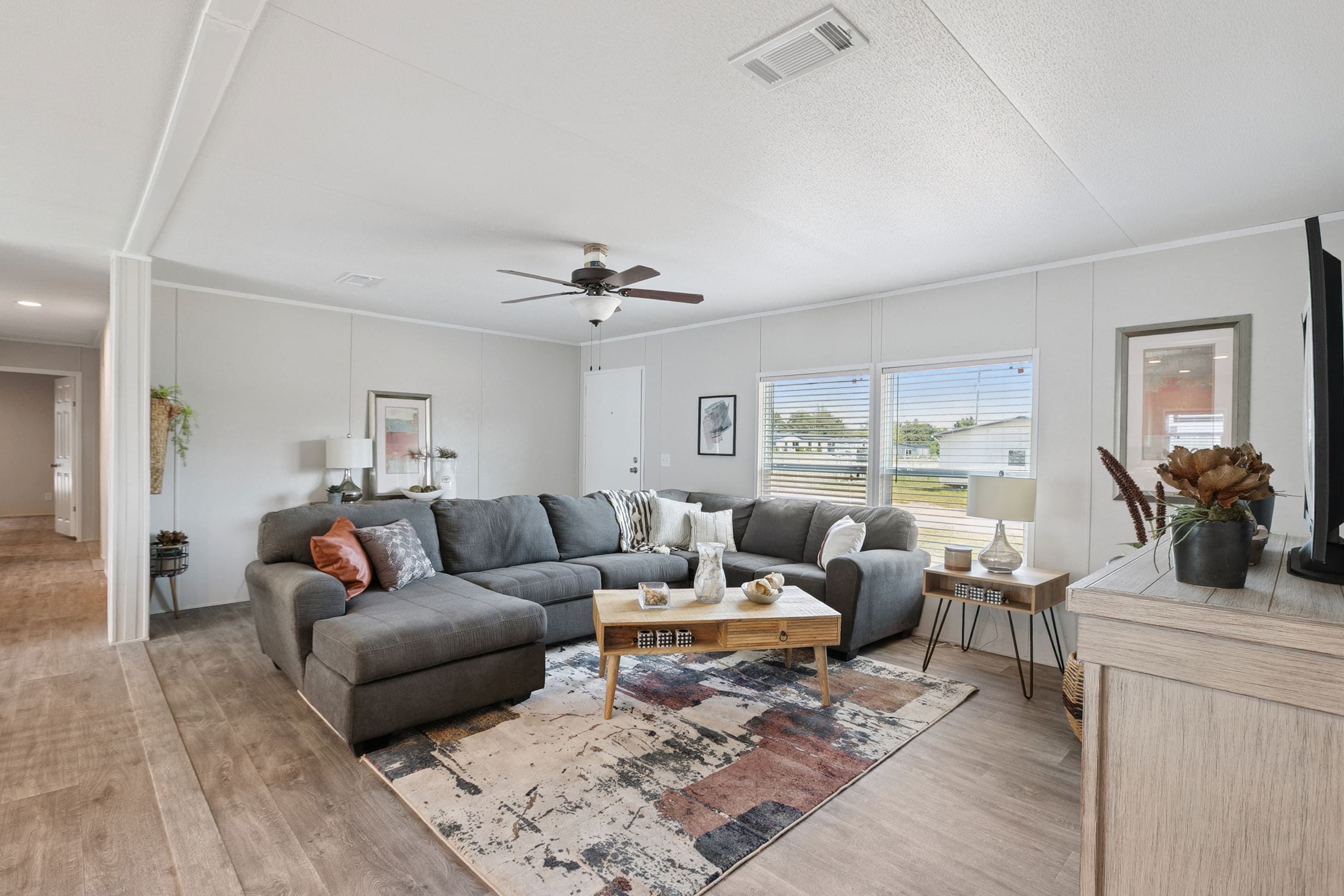 Valuhomes limited 28724p  interior home features