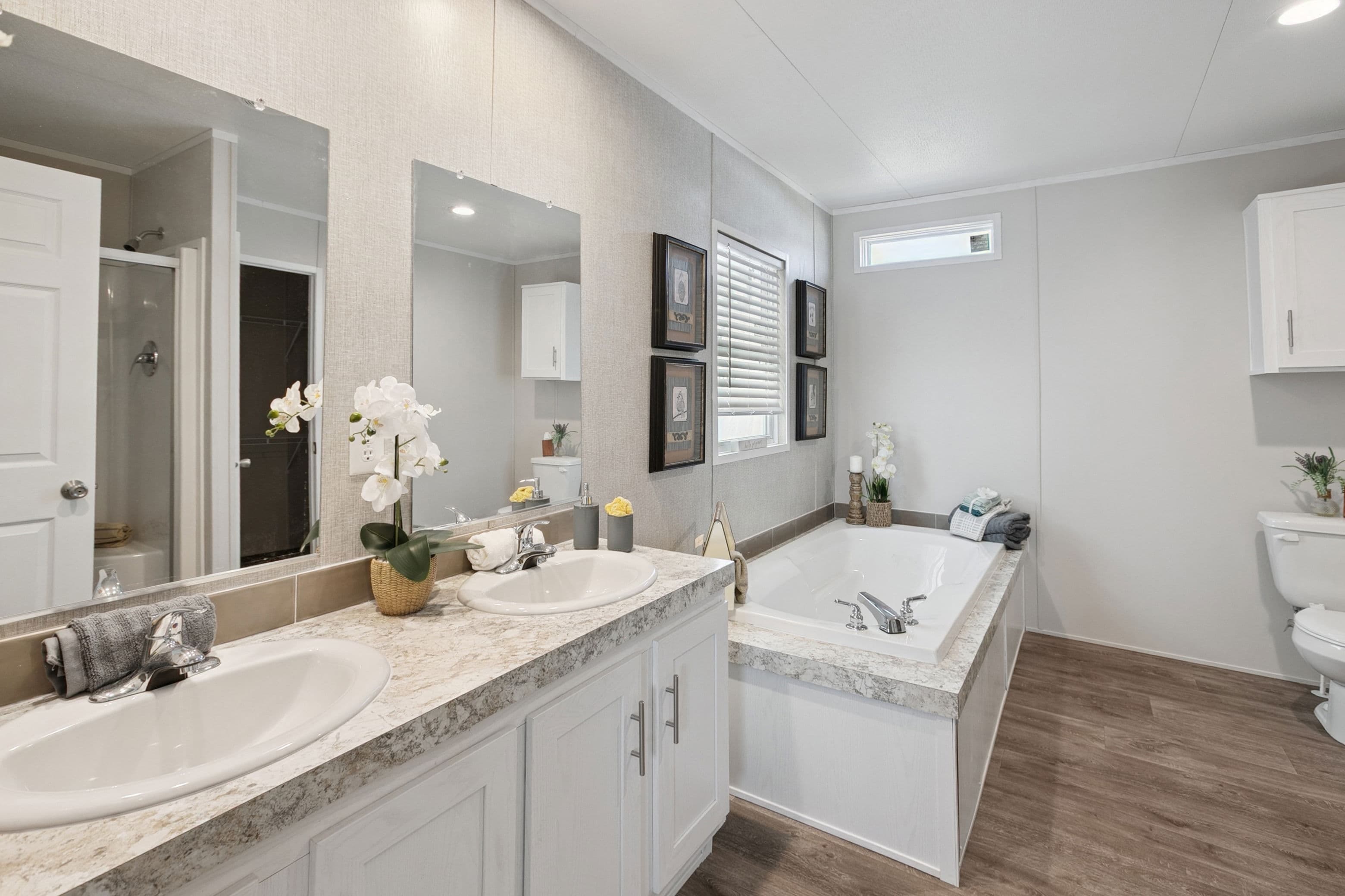 Trailblazer bathroom home features