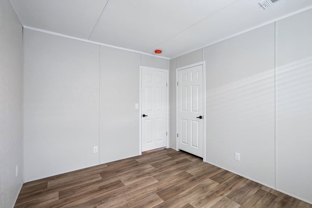 Valor 16763n  interior home features