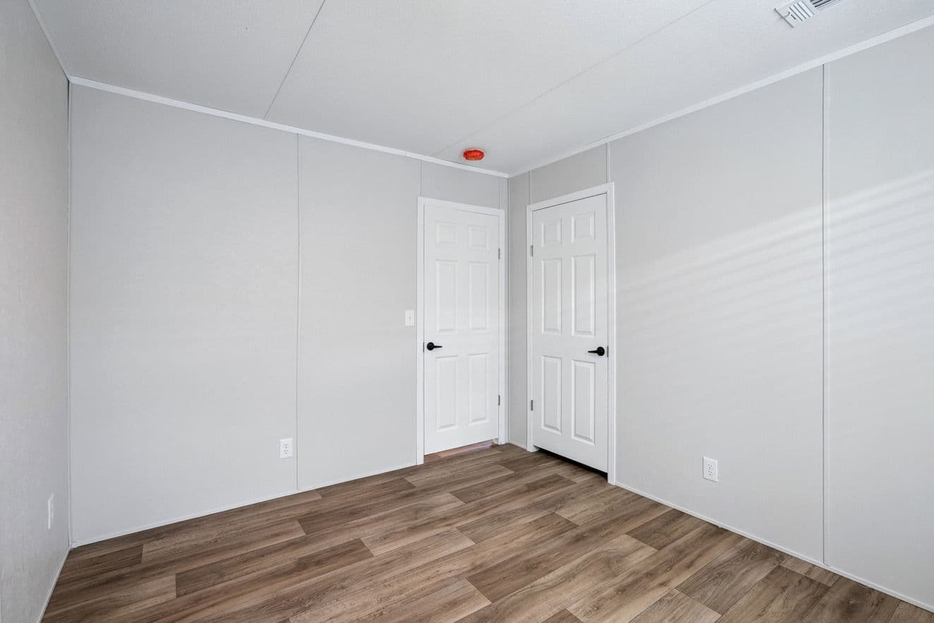 Valor 16763n  interior home features