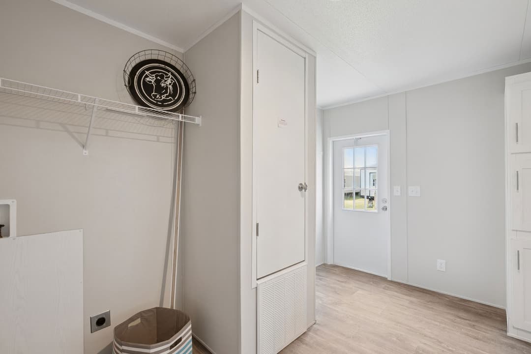 Valuhomes limited 28724p  interior home features