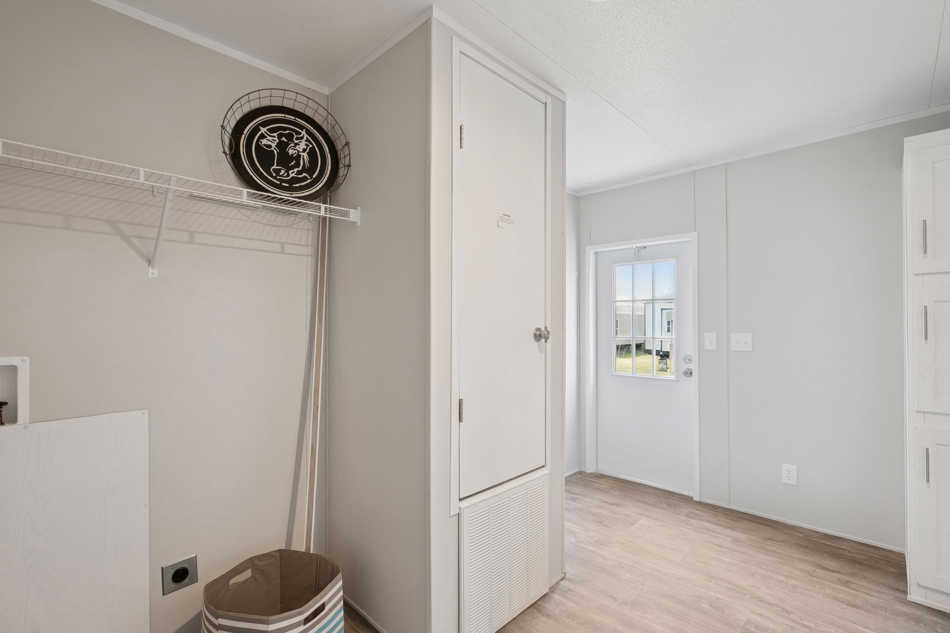 Valuhomes limited 28724p  interior home features