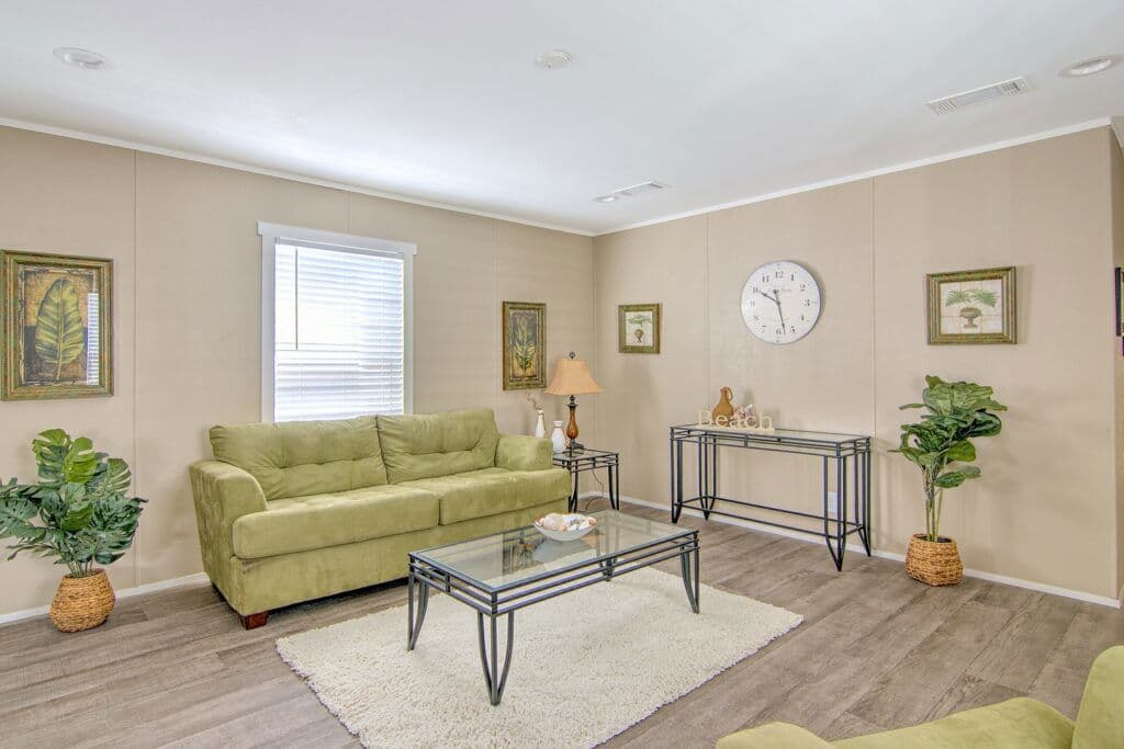 Phoenix 9277 interior home features