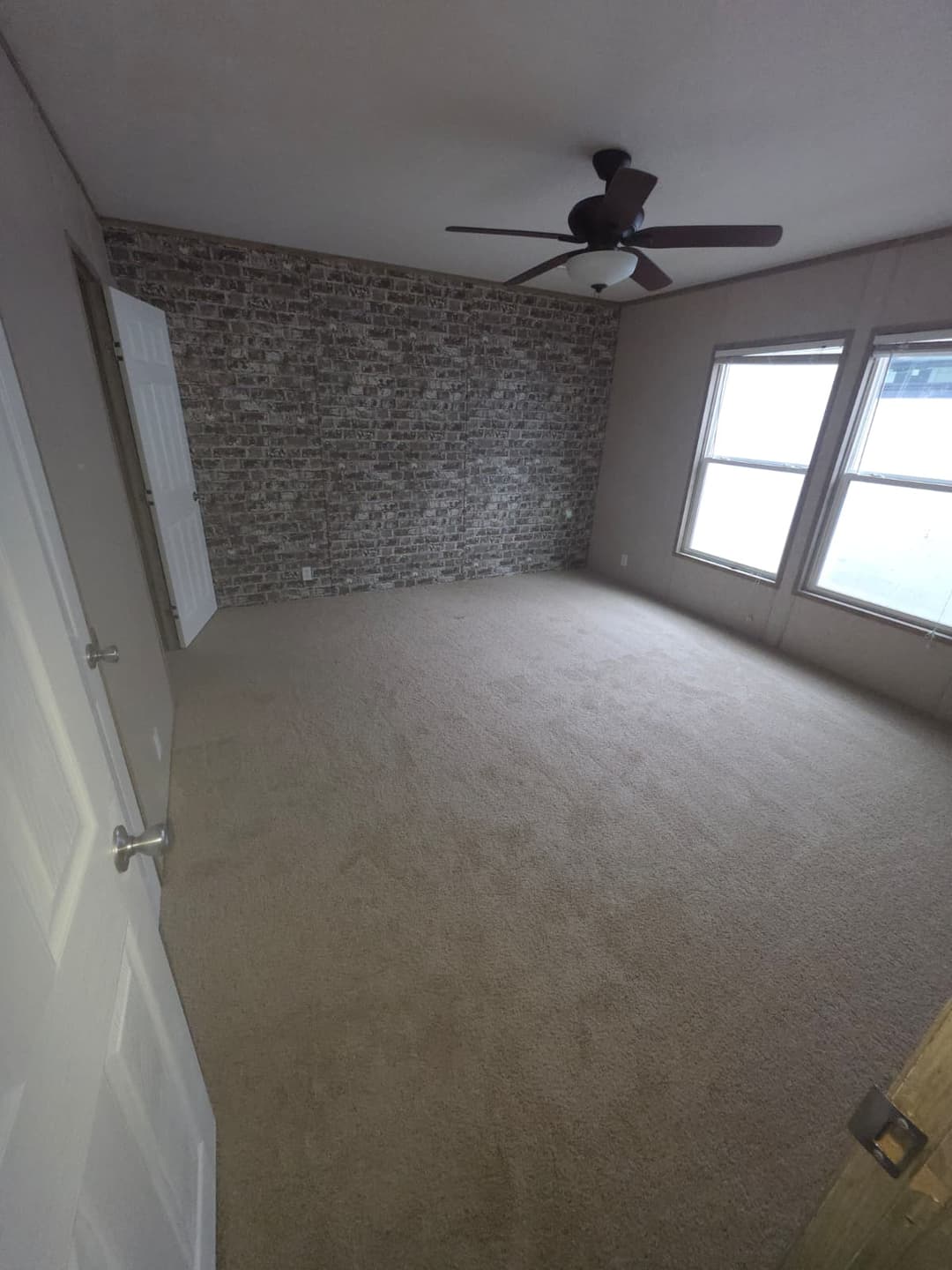 2018 clayton (pre-owned) interior home features