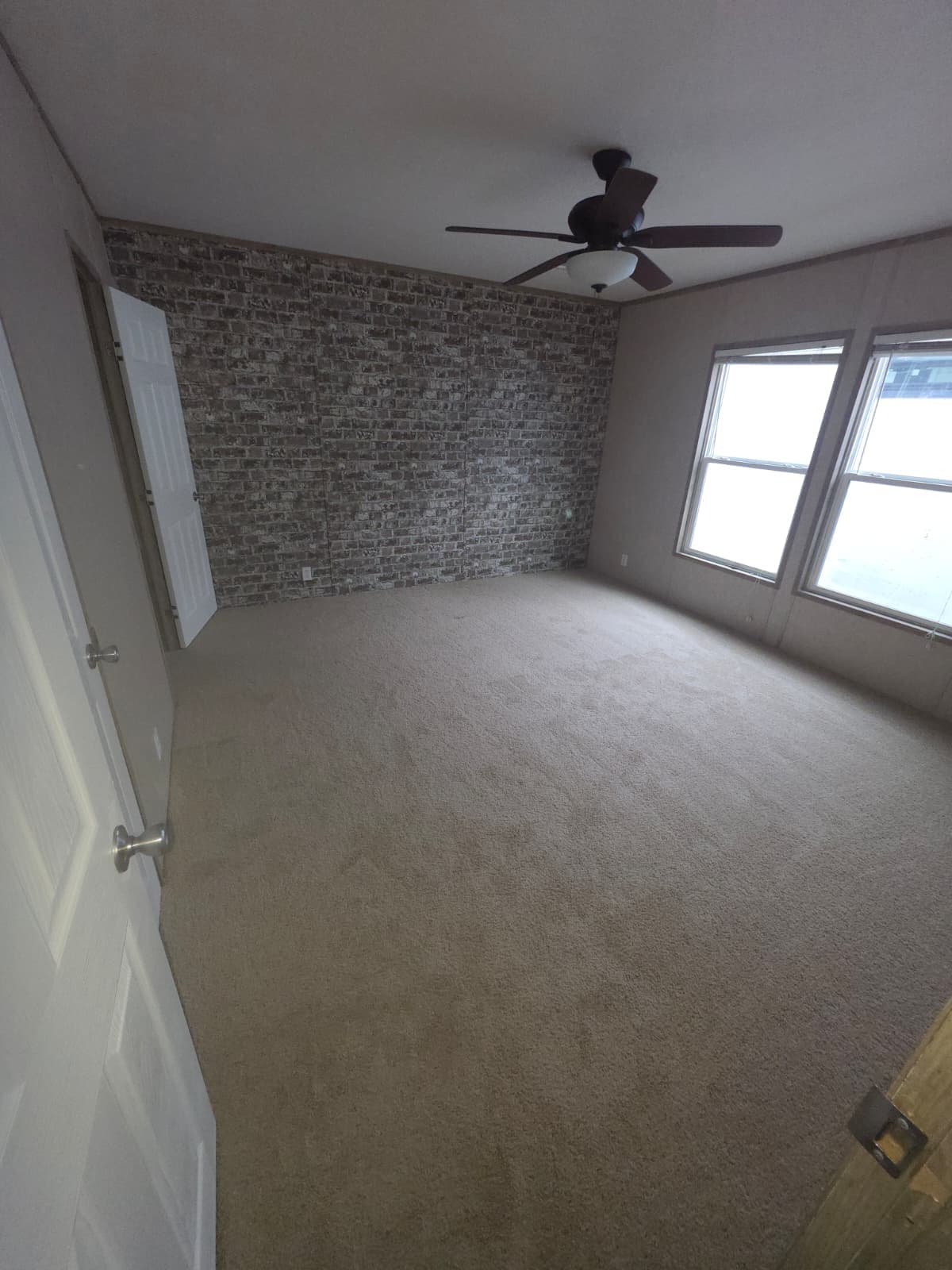 2018 clayton (pre-owned) interior home features