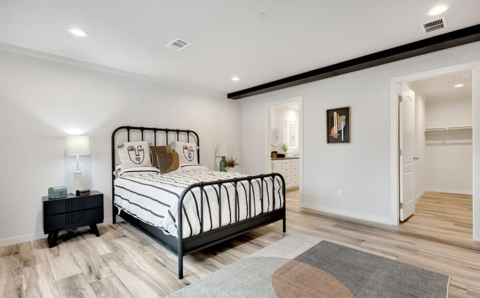 Hope r76e bedroom home features