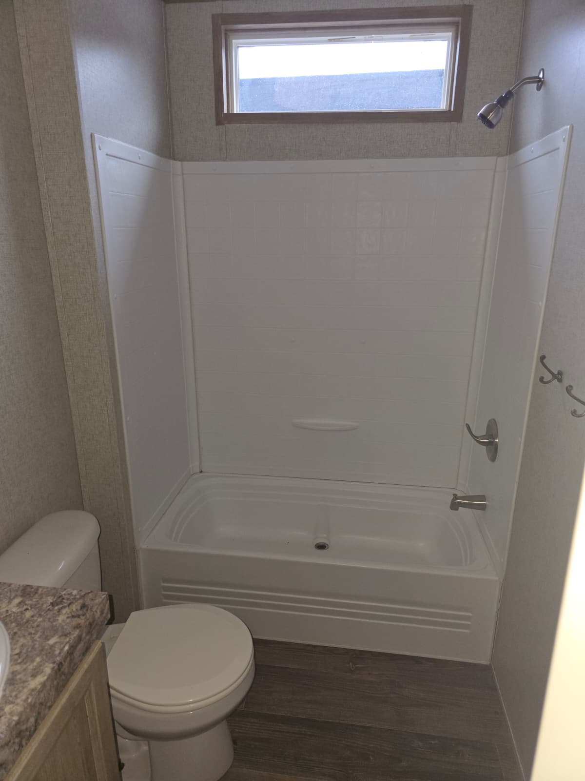 2018 clayton (pre-owned) bathroom home features