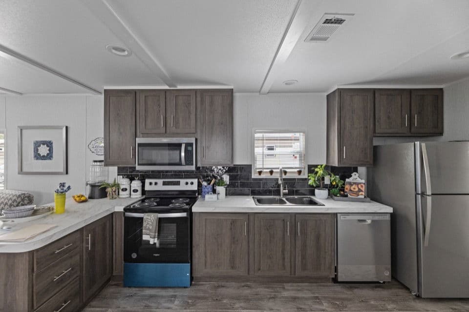 Pinnacle 16763p kitchen home features