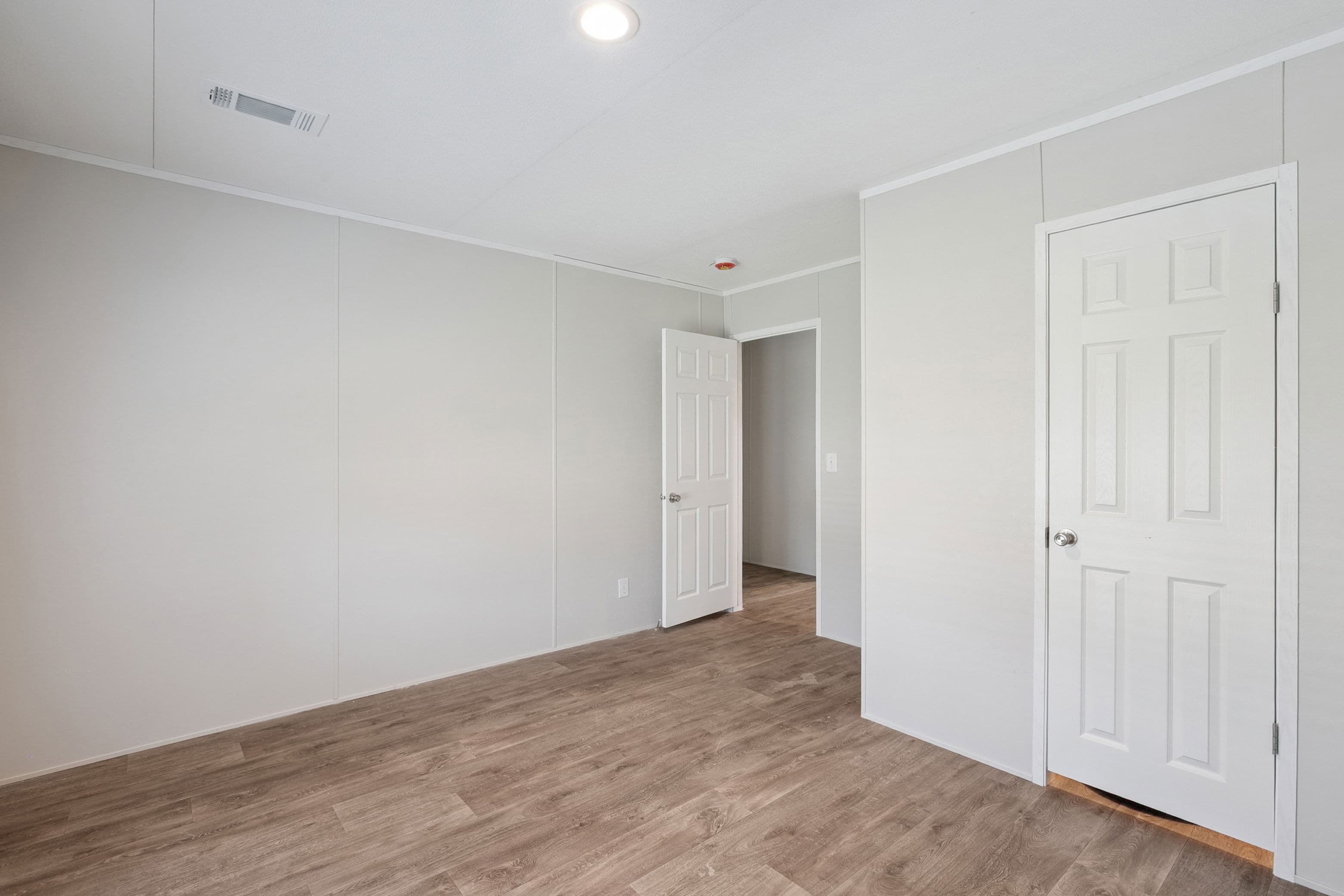 Valuhomes limited 28724p  interior home features