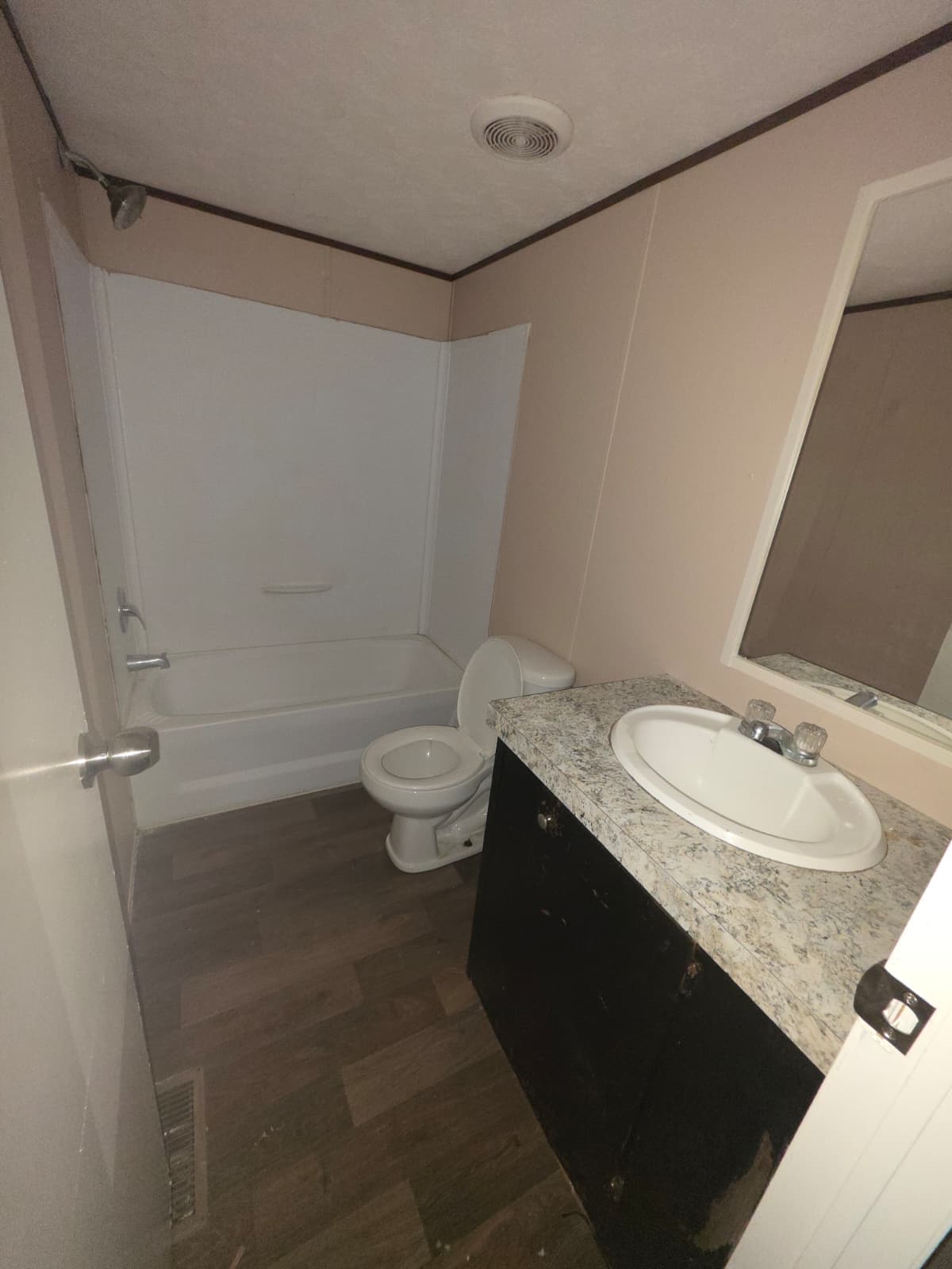 2020 tru triumph (pre-owned) bathroom home features