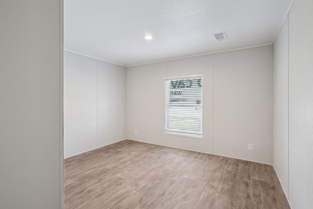 Valuhomes limited 28724p  interior home features