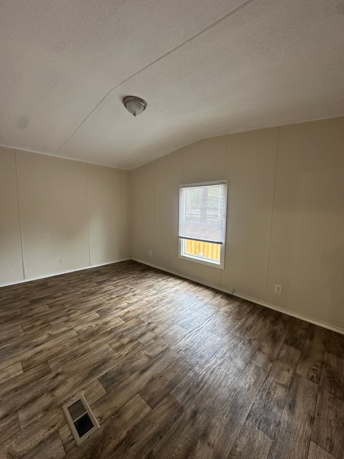 $62,900, owner financing $5,000 down, year 2012, 16x76, set in park - conroe (pre-owned)  home features