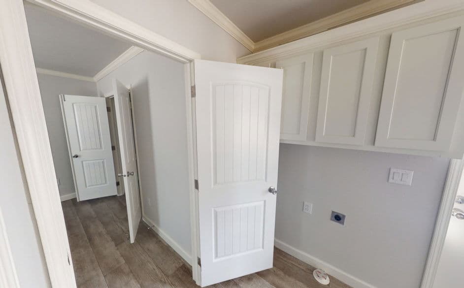 Radiant d46dp8 bedroom home features