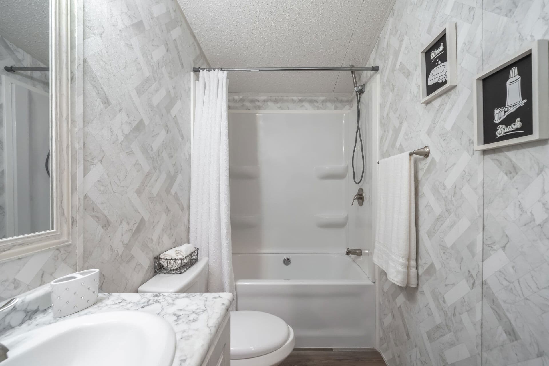 Classic c-1660-21fka bathroom home features