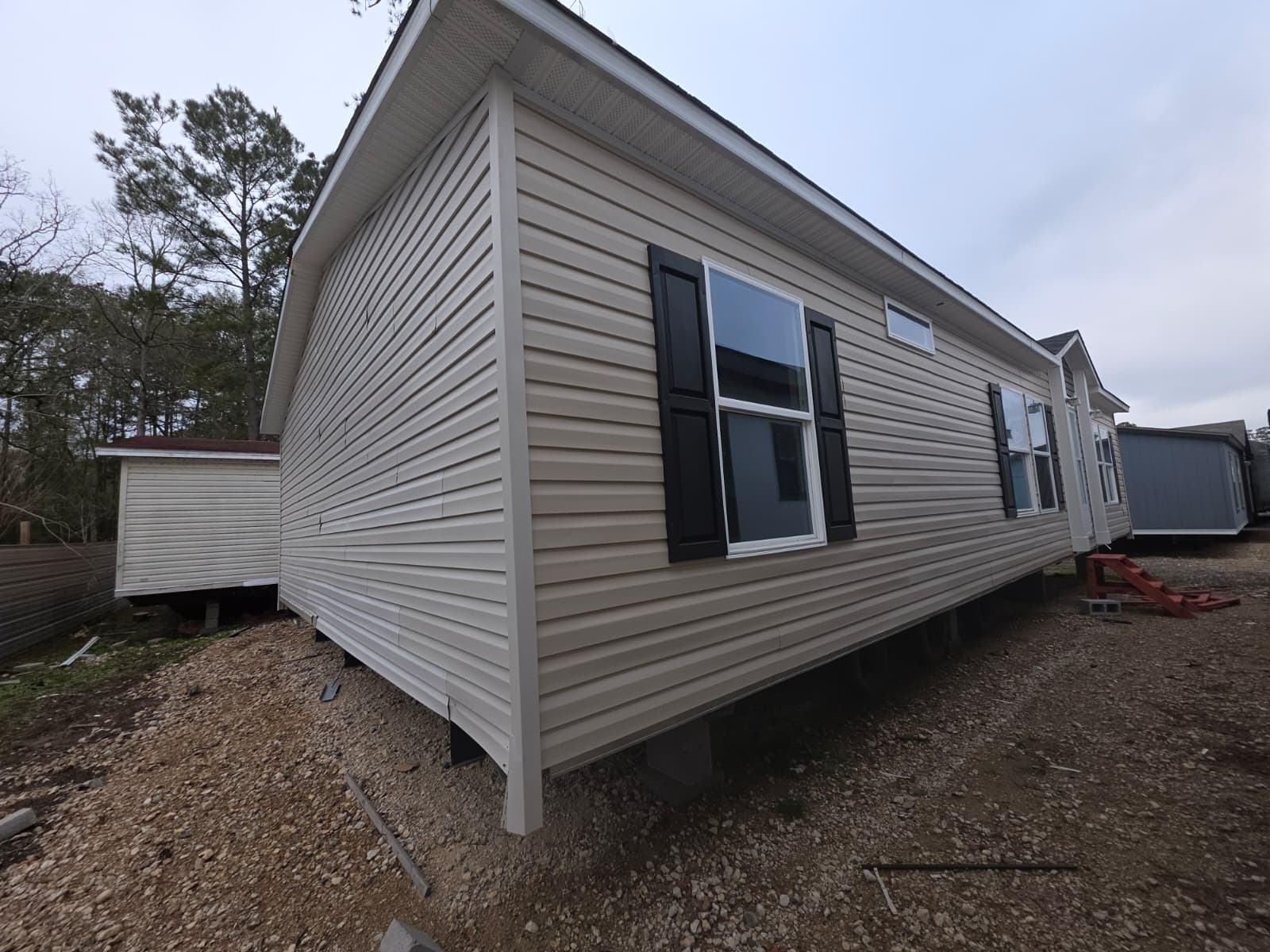 2018 clayton (pre-owned) exterior home features