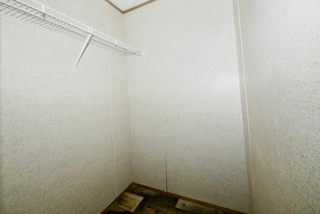 Aries 9166 interior home features