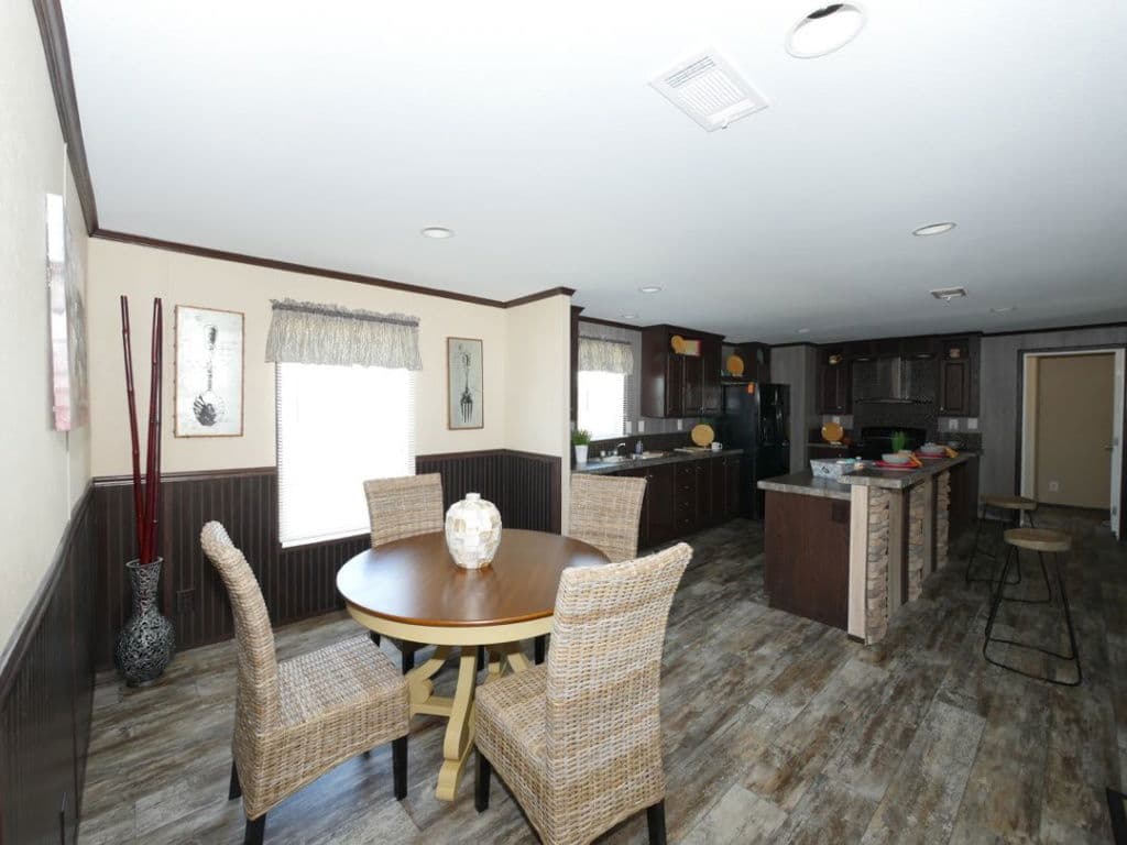 Beebe 2810 interior home features