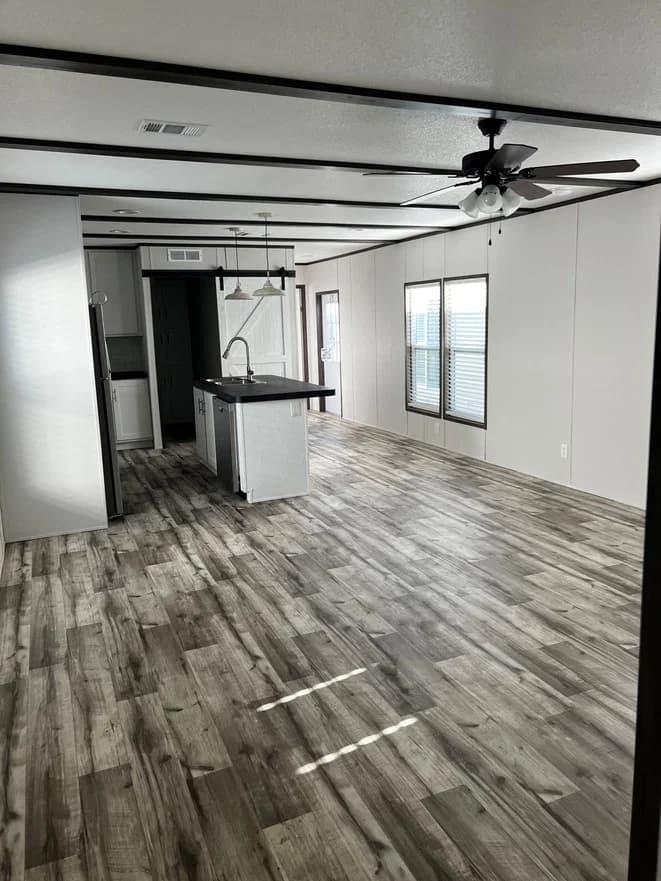 Pinnacle 16763b living room home features