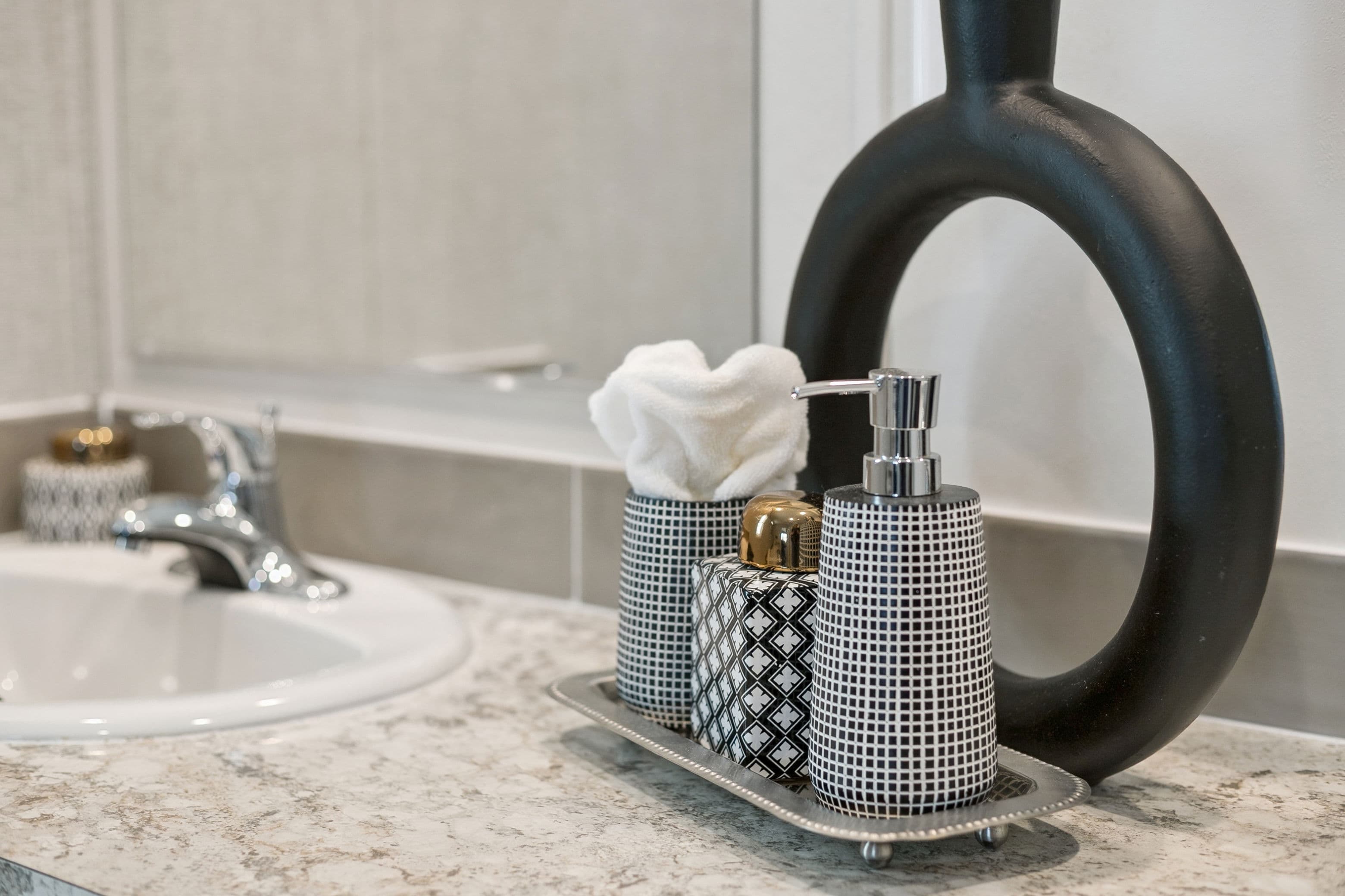 Valuhomes limited 28724p  interior home features