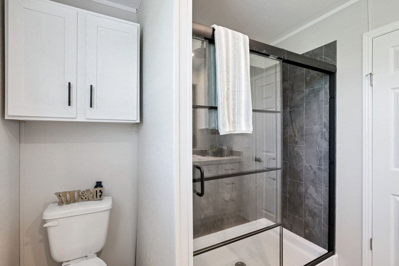 Valor 16763n  bathroom home features