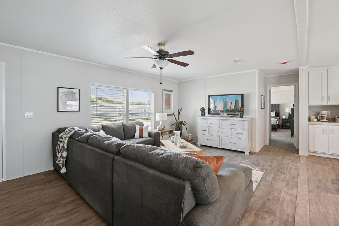 Valuhomes limited 28724p  interior home features