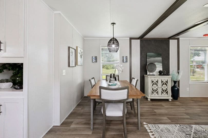 Valor 16763n  interior home features