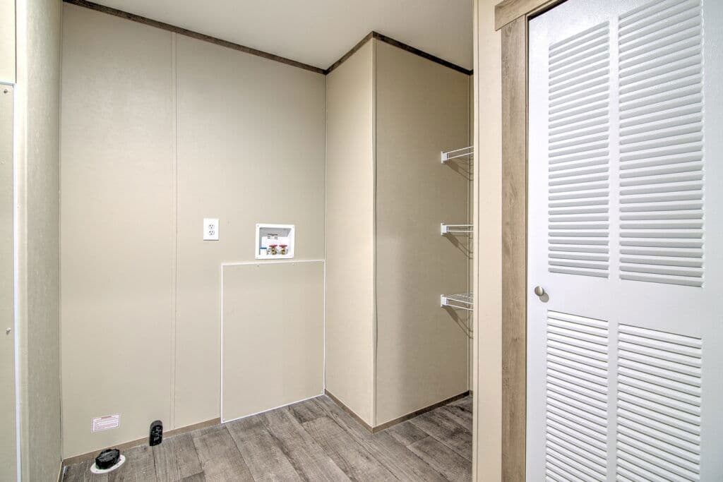 Vela 9456 interior home features