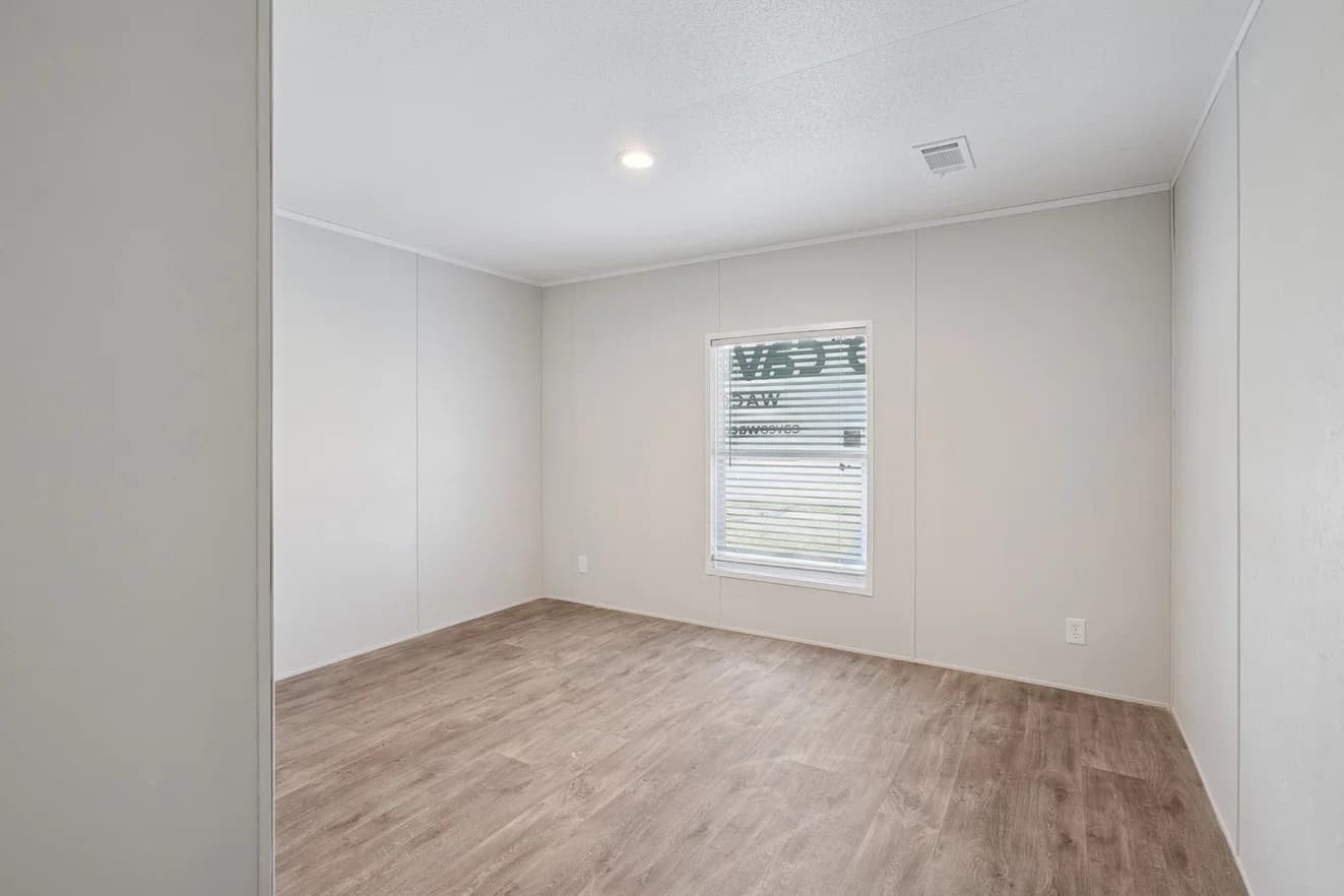 Valuhomes 28724p bedroom home features