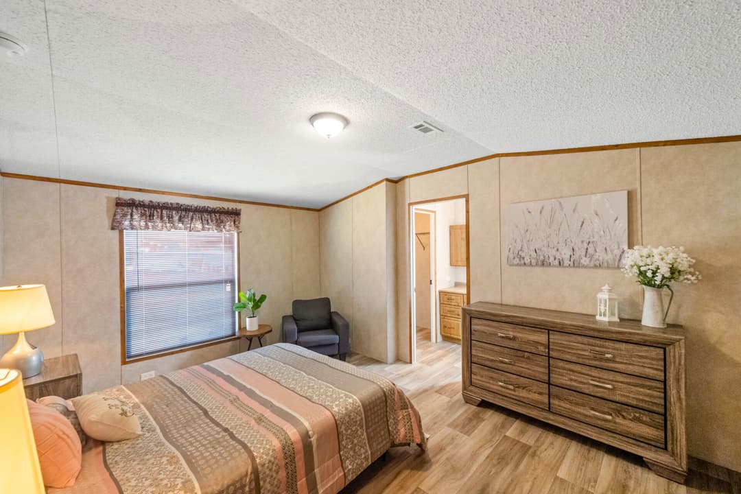 Heritage h-1680-32flp bedroom home features