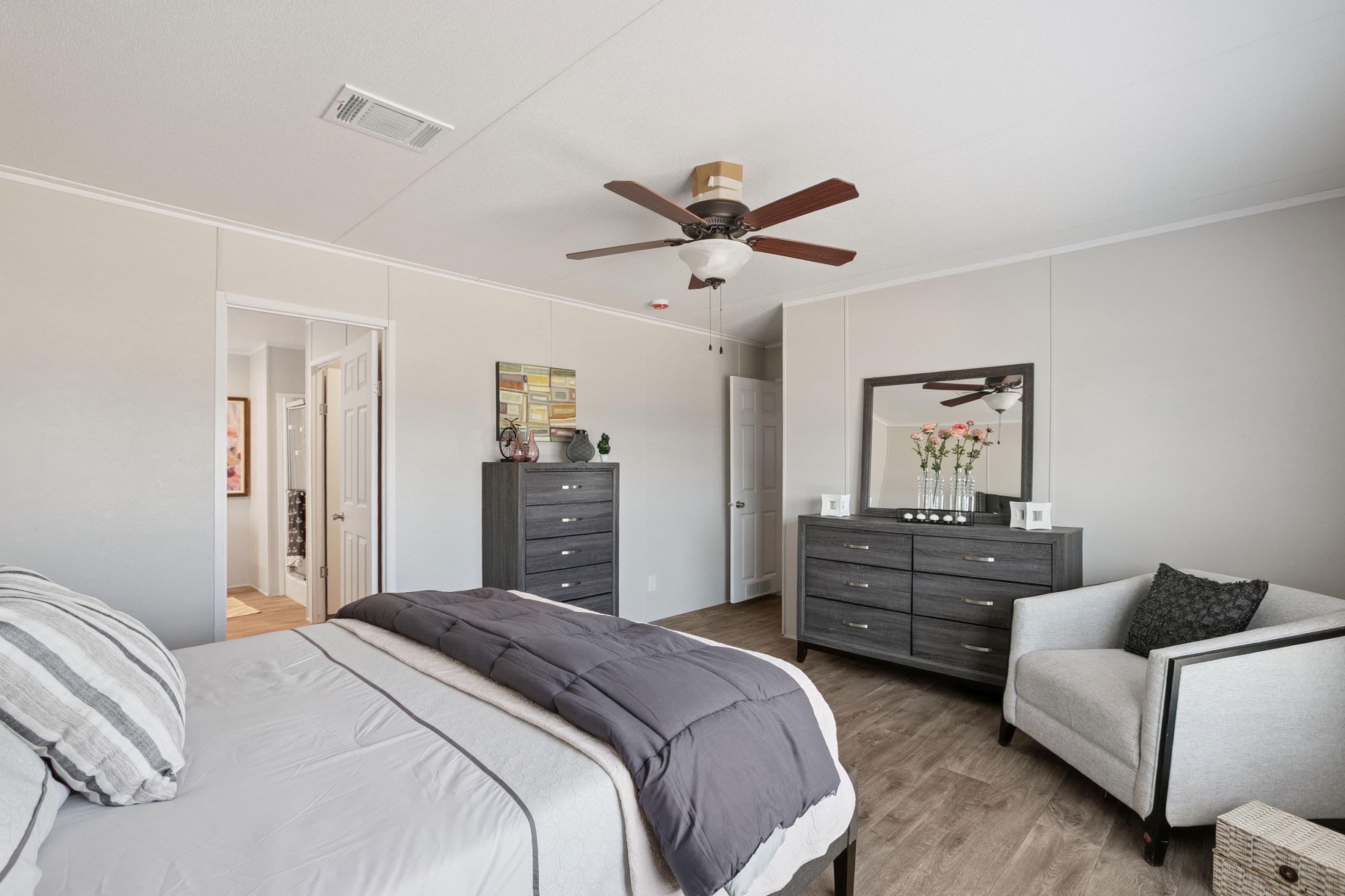 Valuhomes limited 28724p  bedroom home features