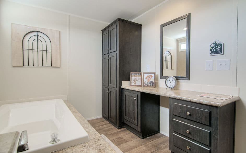 Bandera 3356 bathroom home features