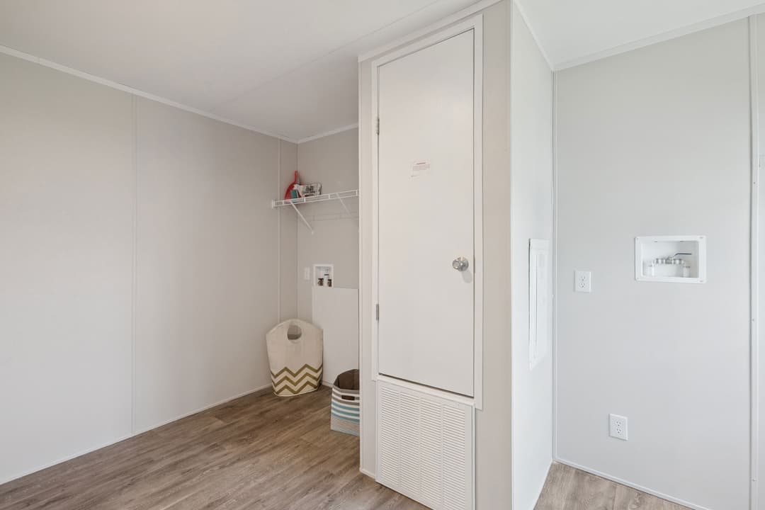 Valuhomes limited 28724p  interior home features