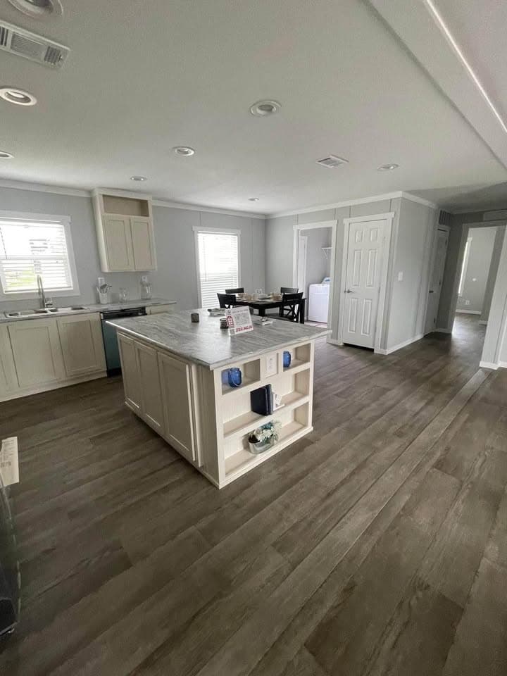 Cousteau 7652  home features