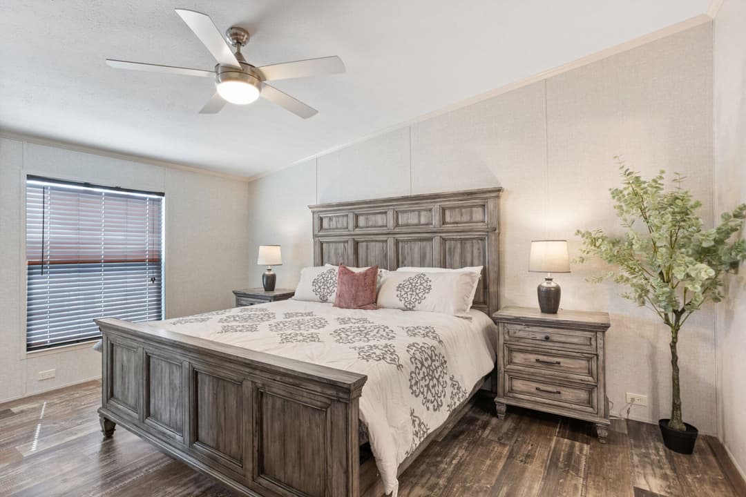 Heritage h-3272-43a bedroom home features