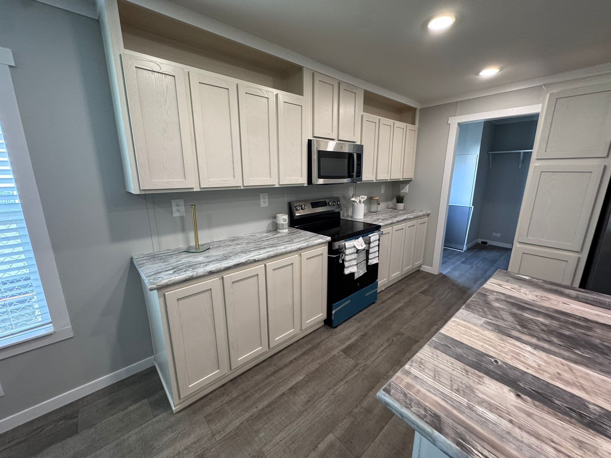 Vela 9456  home features